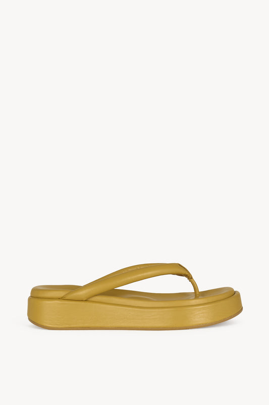 Geisha, sandalia plana mostaza