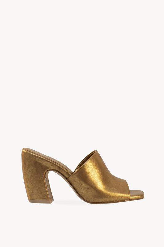 Janis, gold mules