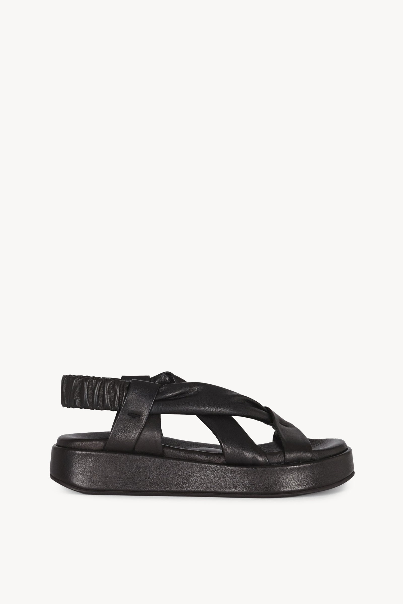 Suro, sandalia en cuero negro