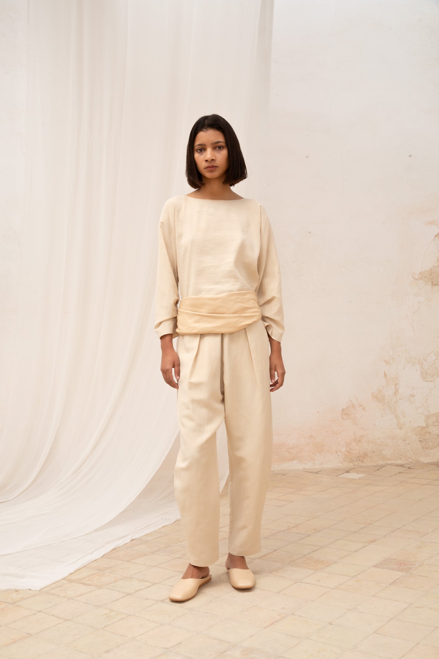 Ama, beige linen and silk pants