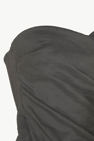 Brenna, vestido palabra de honor gris oscuro