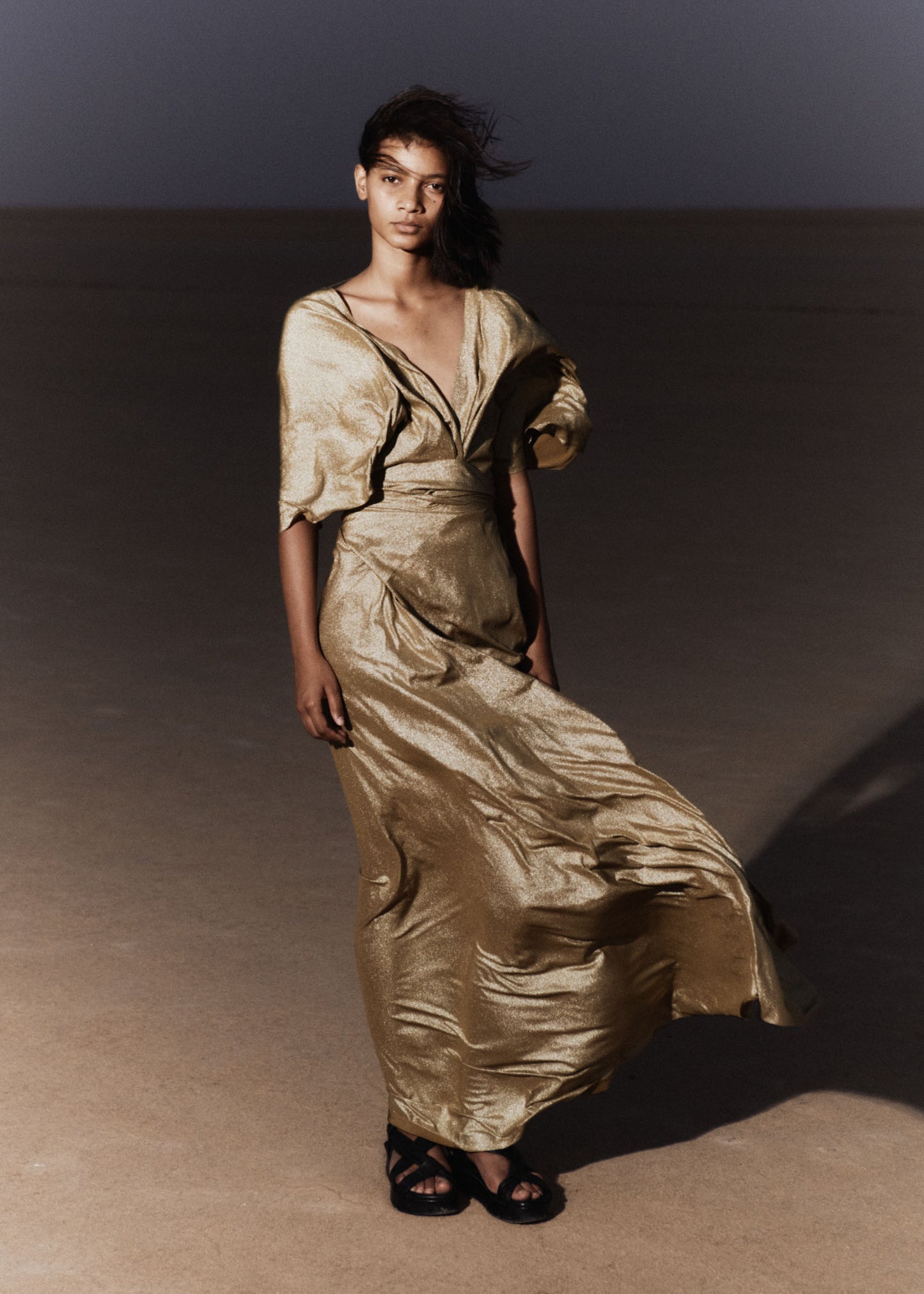 Martina, vestido en seda oro metalizado