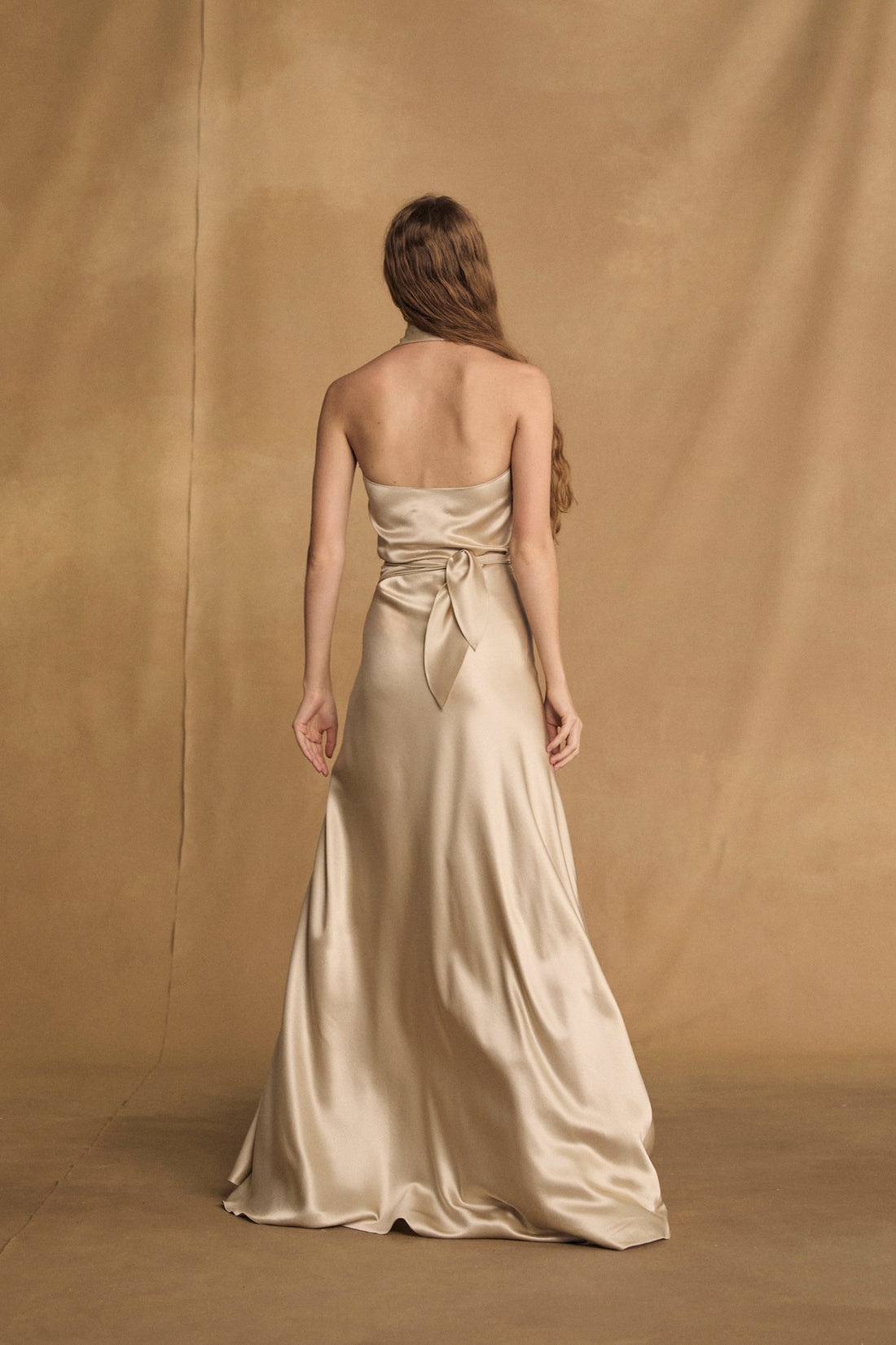 Cortana Nailah, vestido champagne