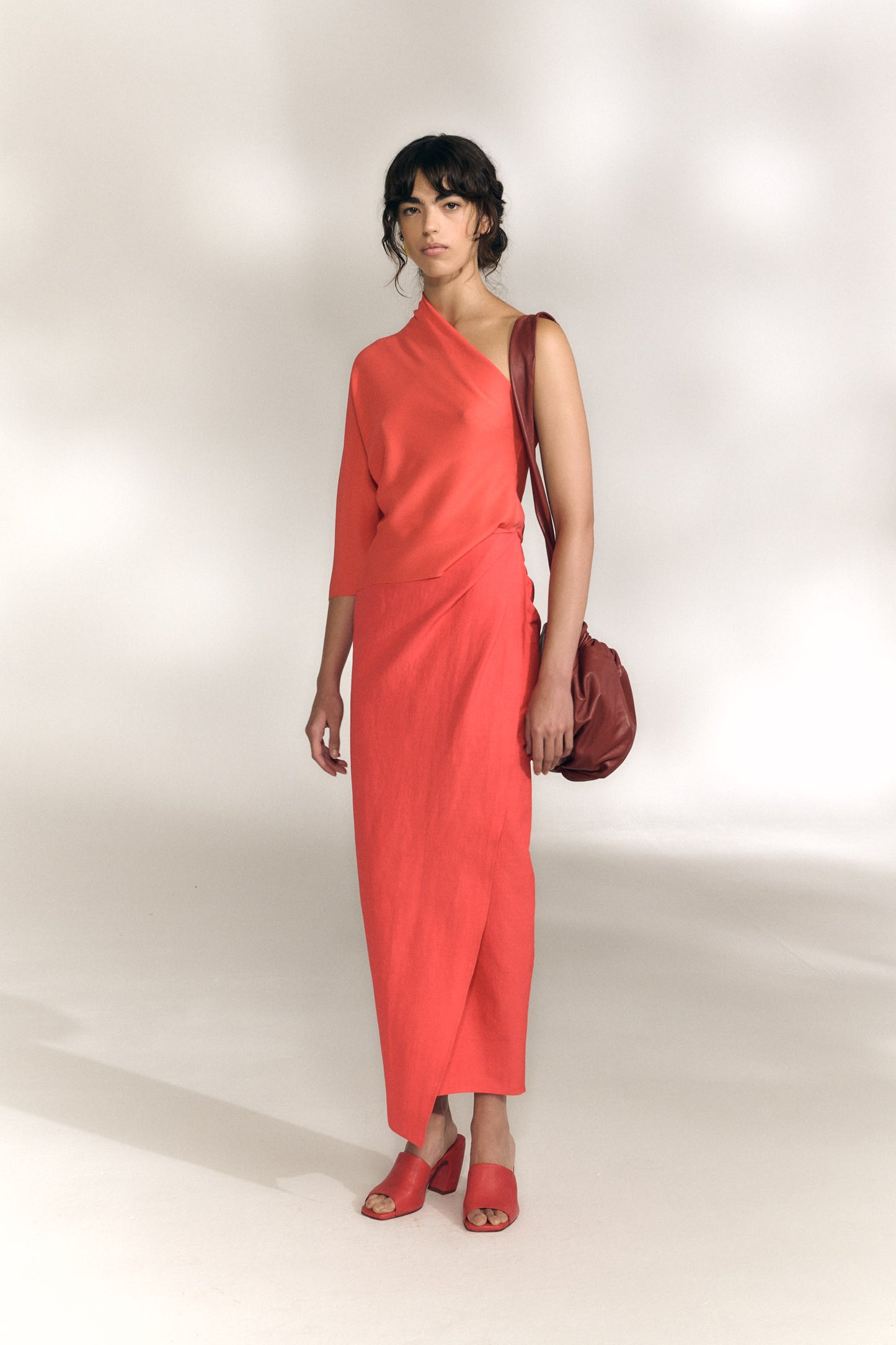 Sack M, lava red medium leather bag