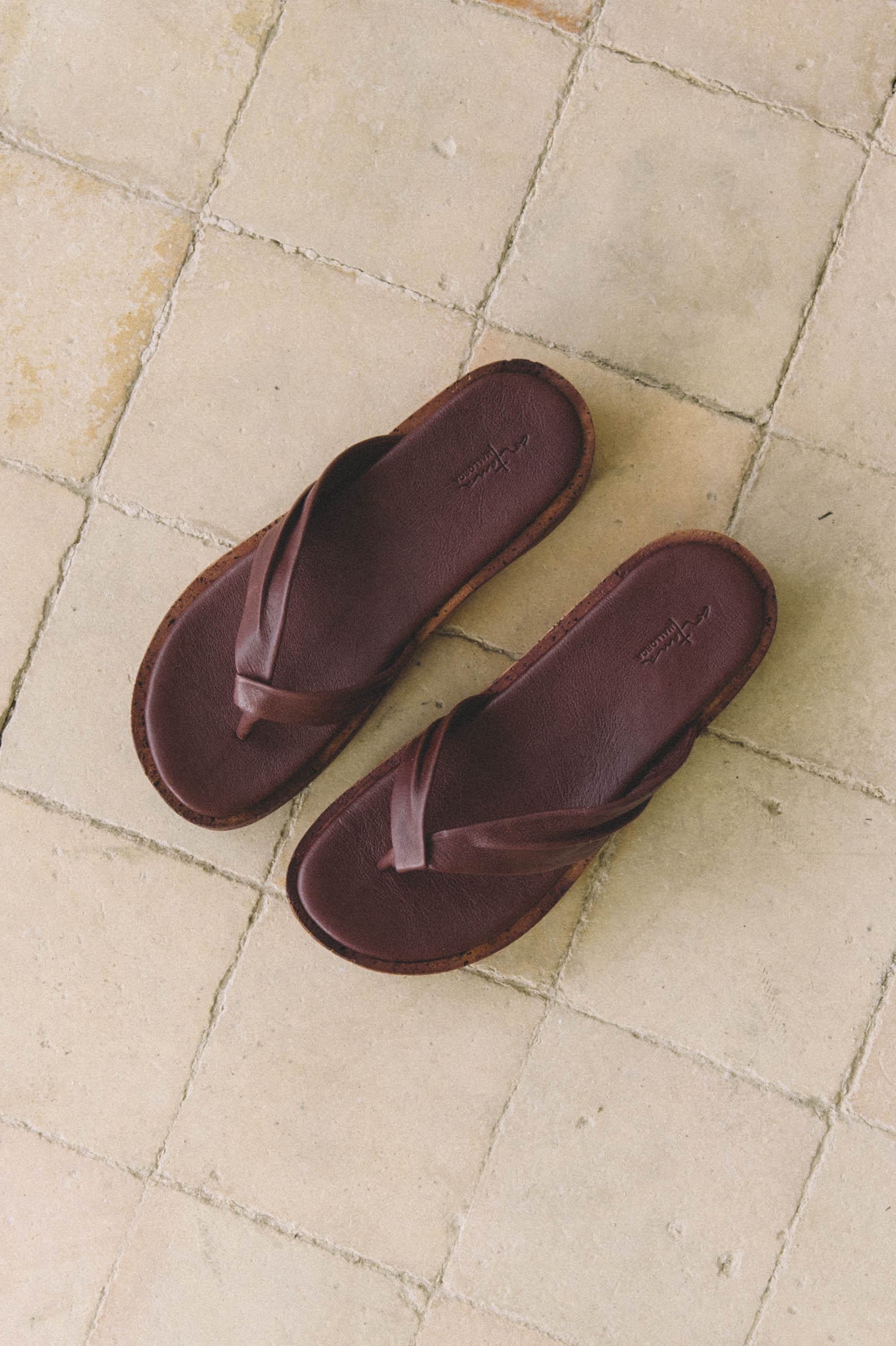 Cortana Ada burgundy leather flip flops