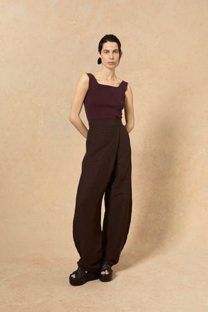 Alaska, plum sleeveless top