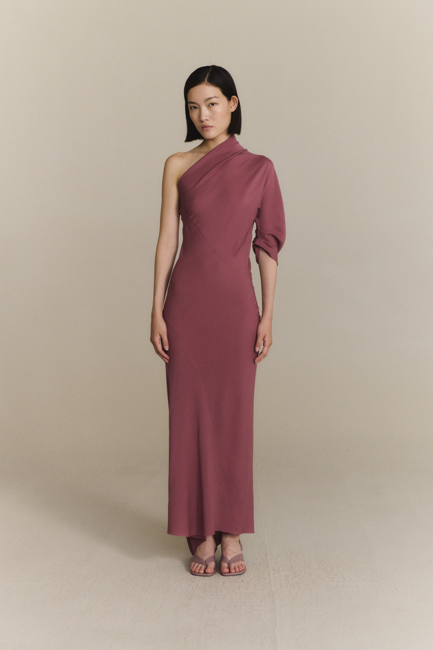 Aldara, vestido de seda asimetrico rosa