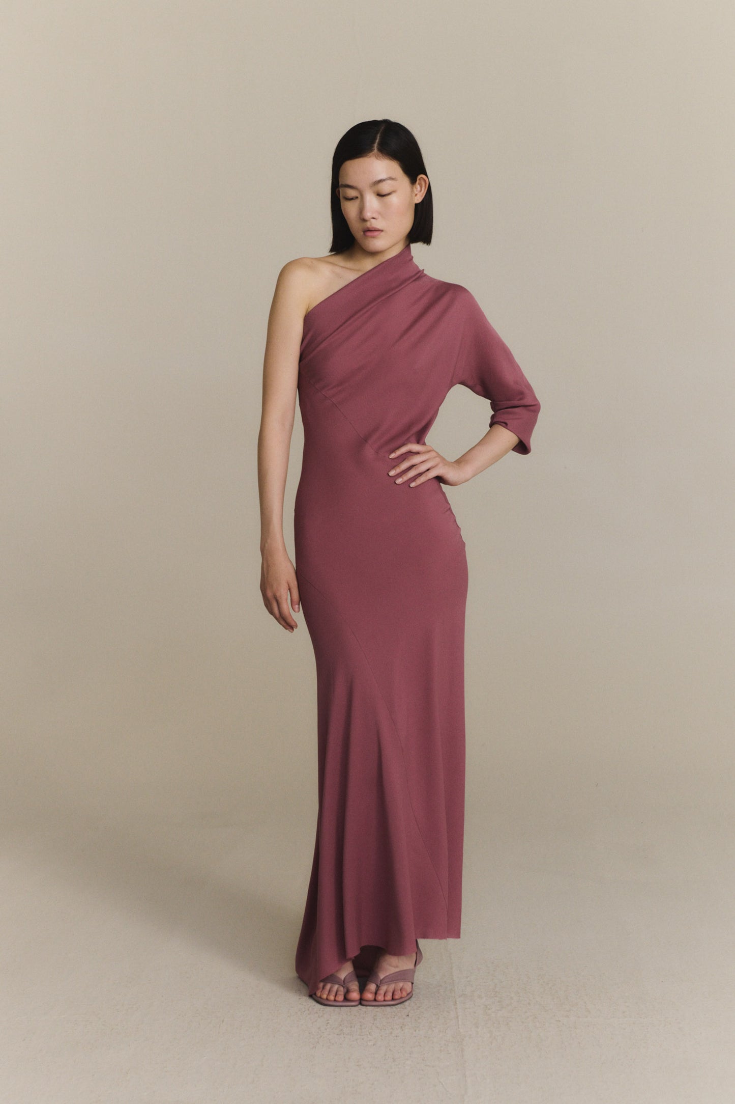 Aldara, vestido de seda asimetrico rosa