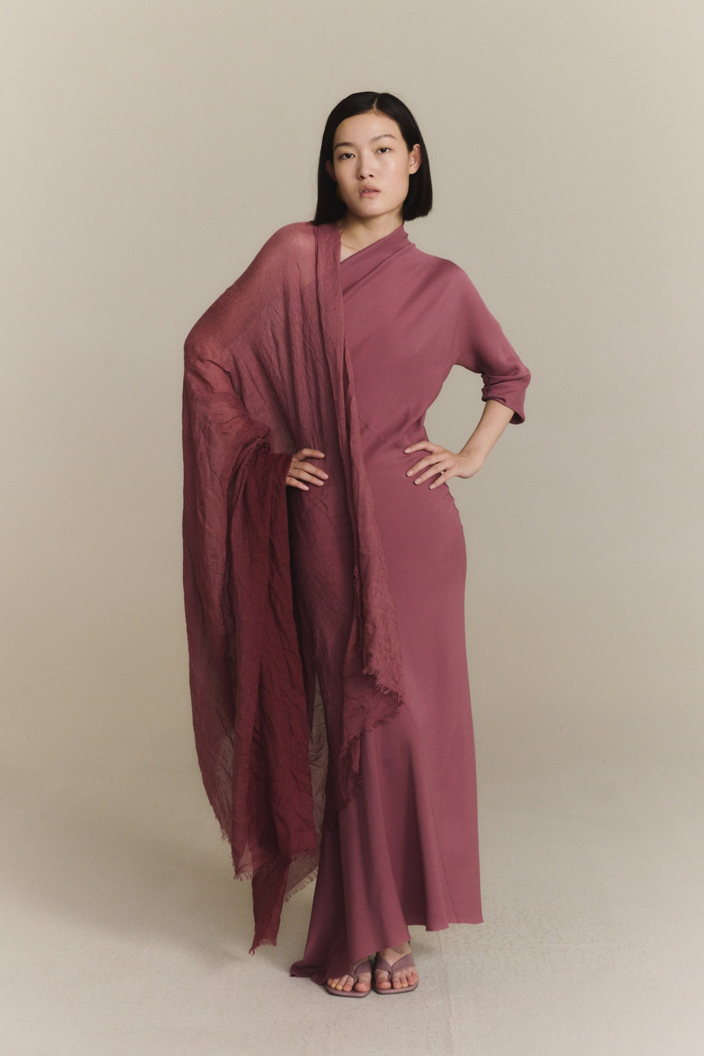 Aldara, vestido de seda asimetrico rosa