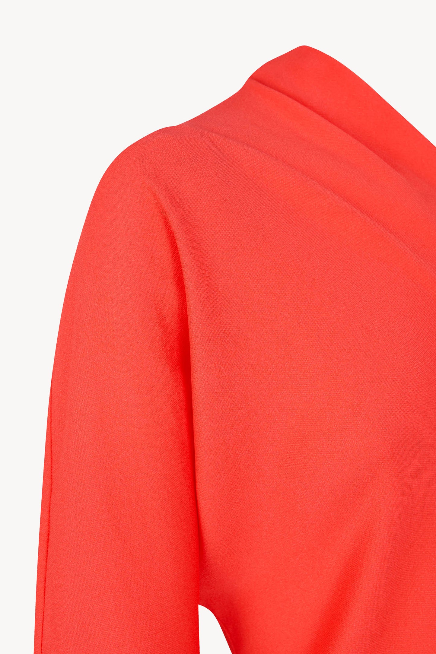 Aleris, top asimetrico de seda rojo coral