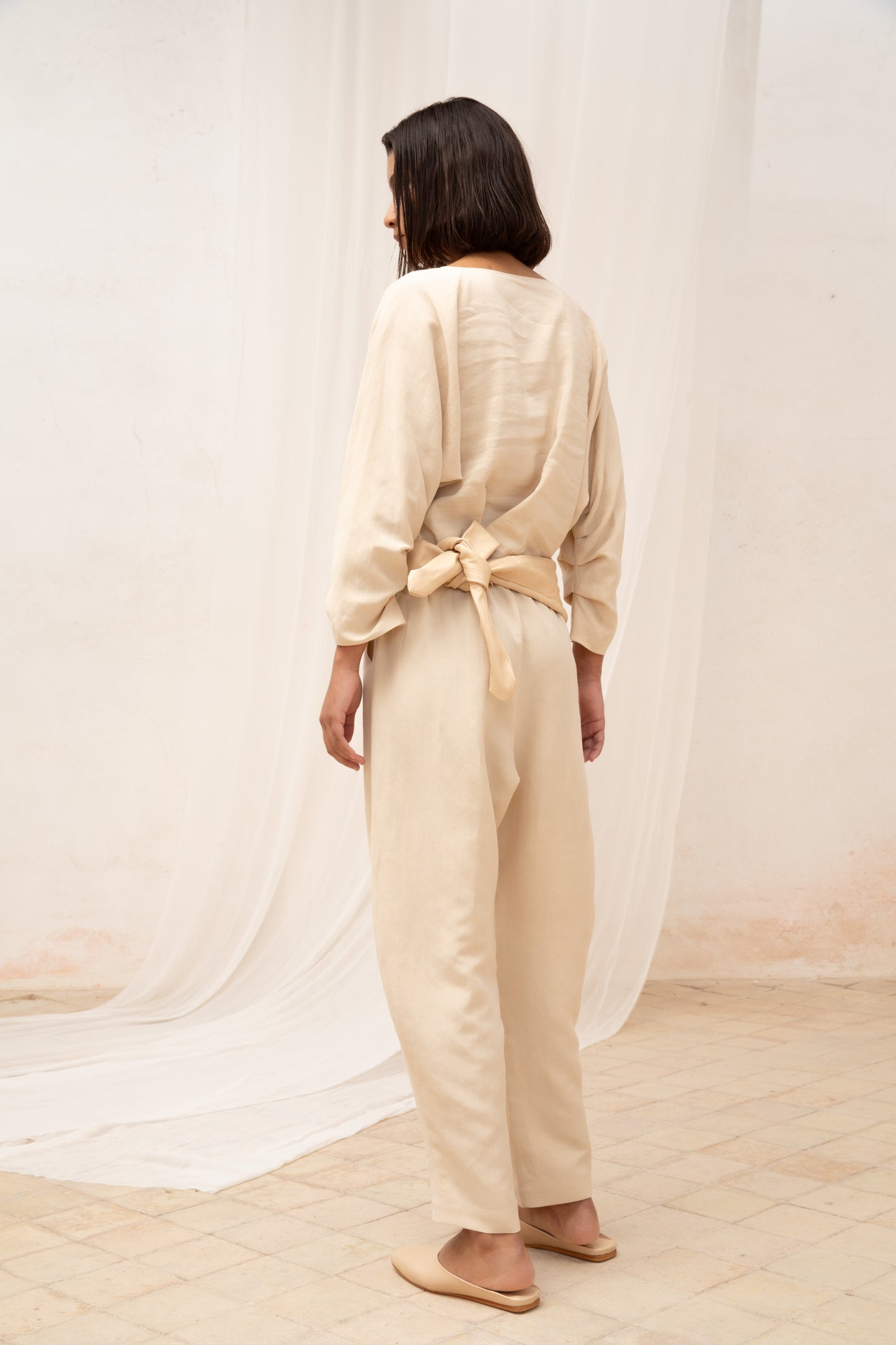 Ama, beige linen and silk pants