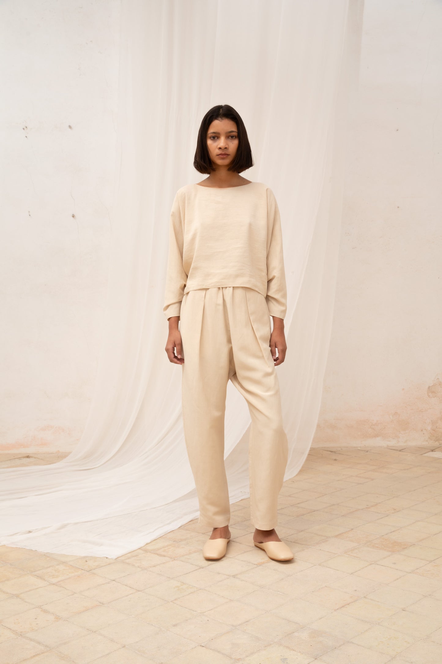 Amelia, loose top in beige linen and silk