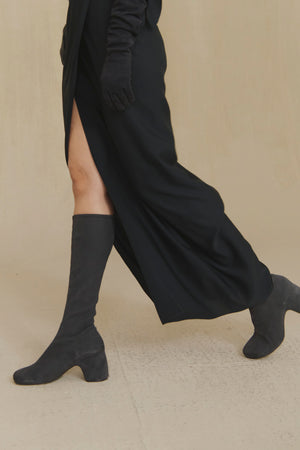 Amara, botas altas de ante grafito