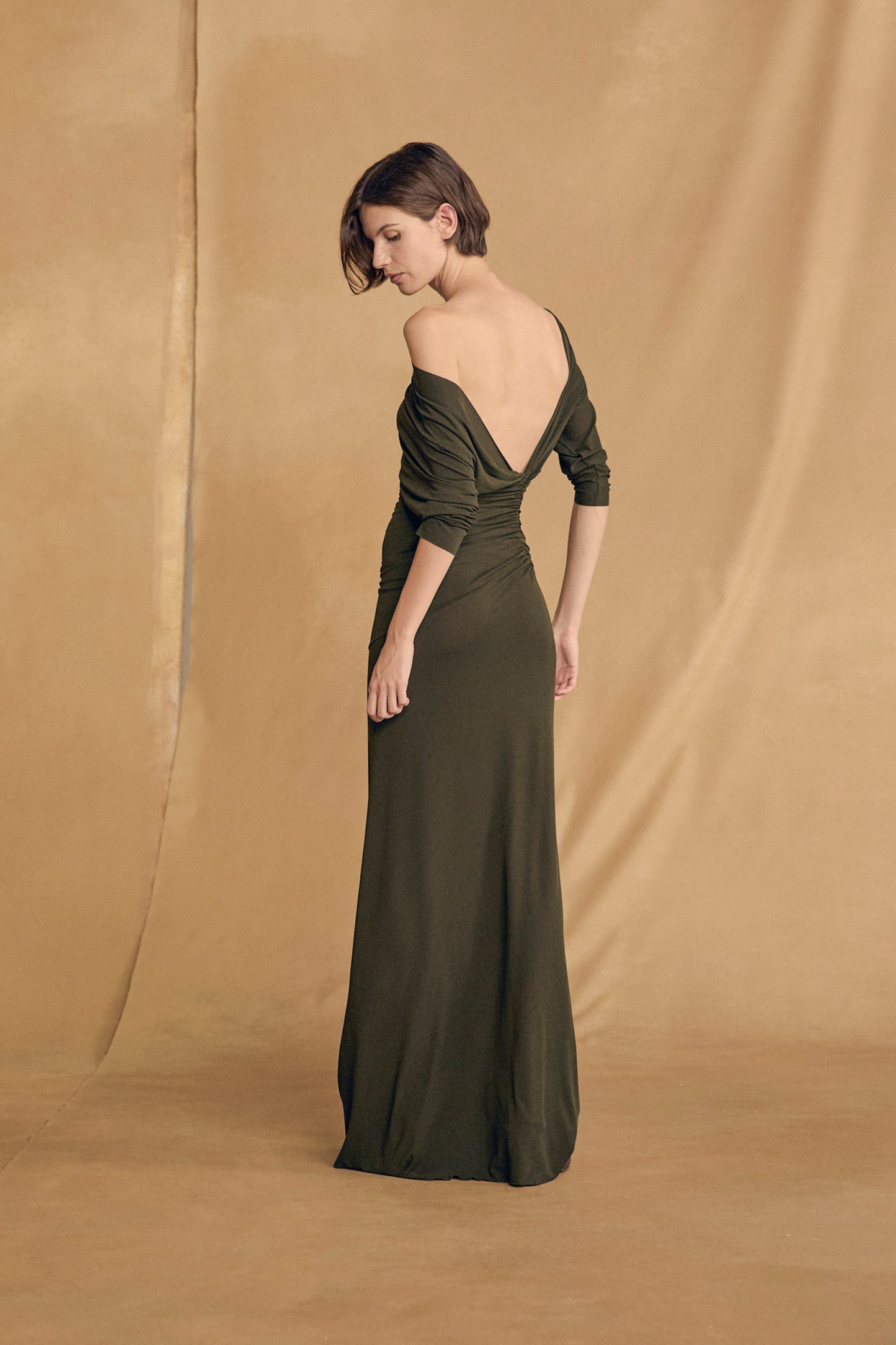 Anghela, vestido drapeado verde oscuro