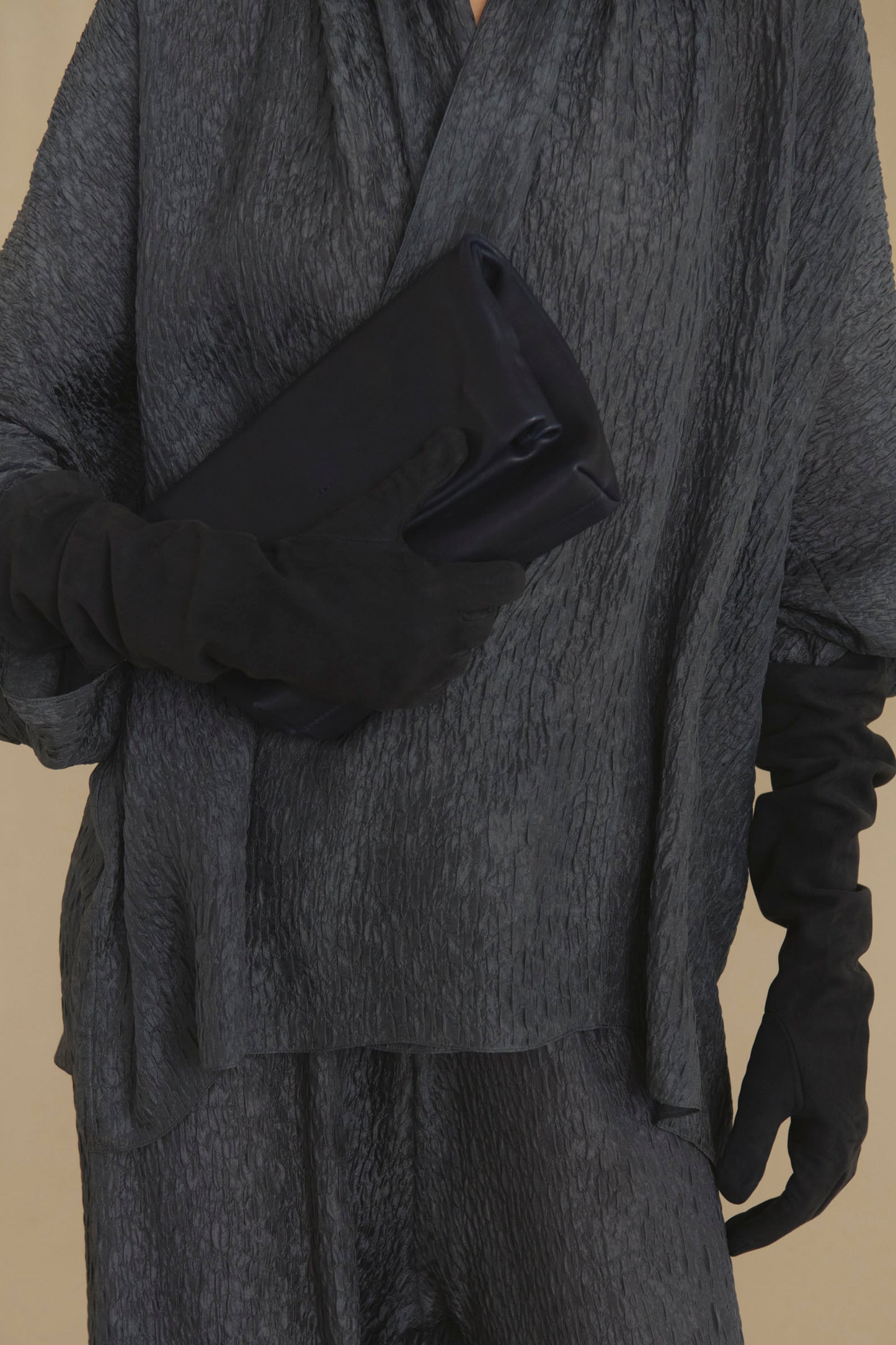 Jin, navy suede gloves
