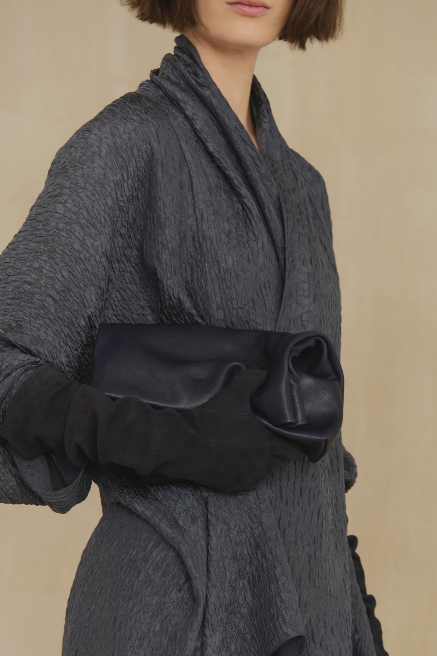 Jin, navy suede gloves