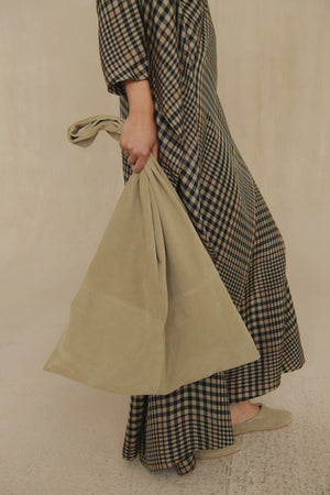 U xl, dark beige suede tote bag