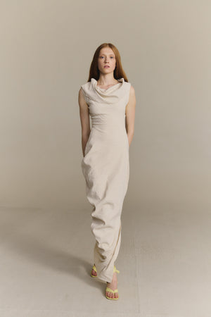 Arne, vestido largo asimetrico crudo