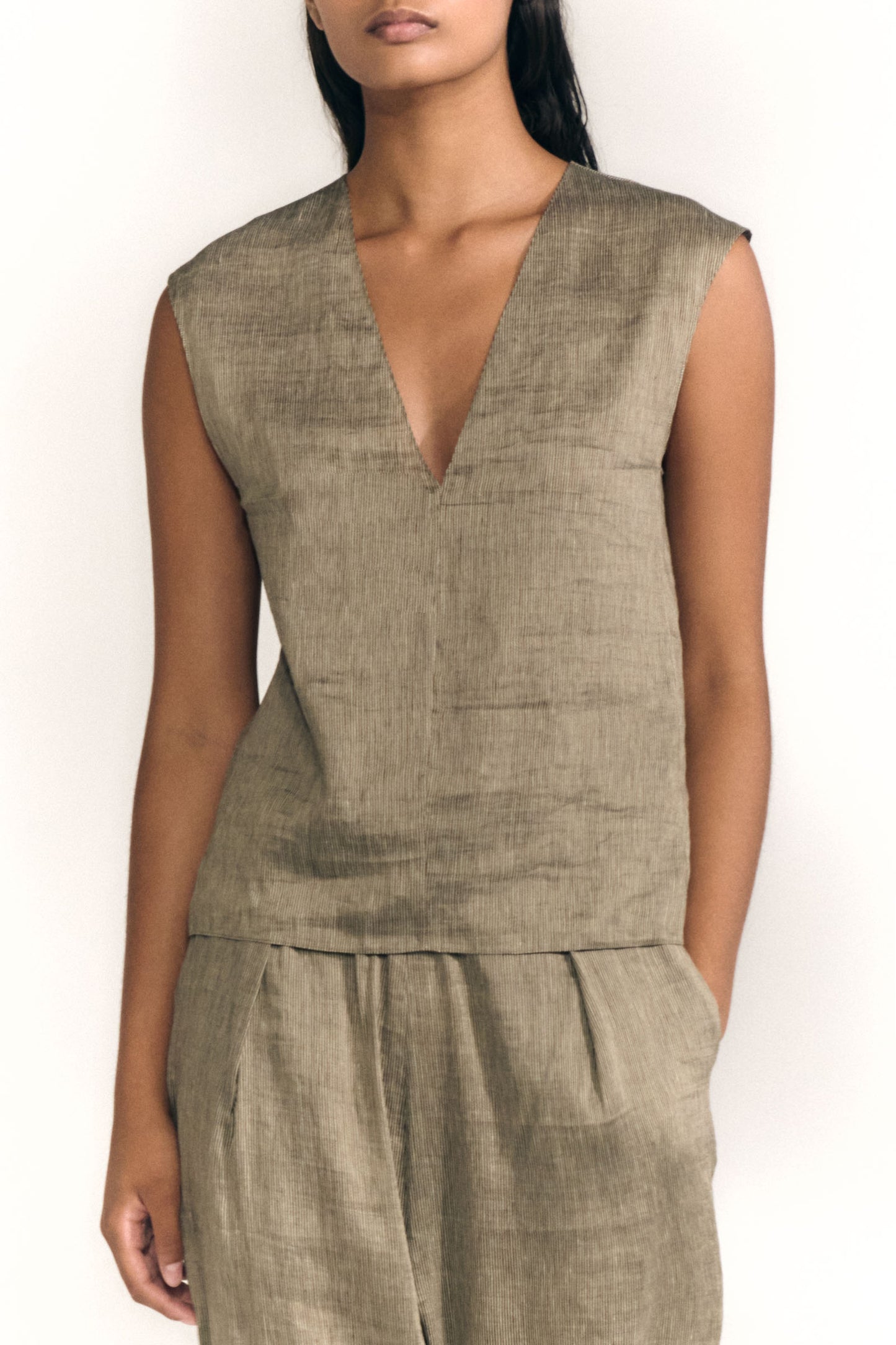 Aria, top de lino y seda a rayas vison gris