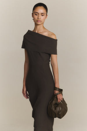 Arne, vestido largo asimetrico gris mocha