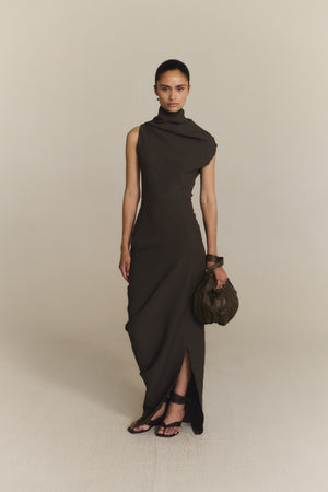 Arne, vestido largo asimetrico gris mocha