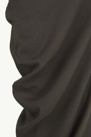 Arne, vestido largo asimetrico gris mocha