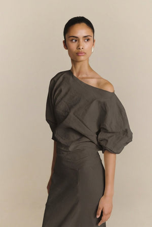 Arne, falda larga drapeada gris mocha