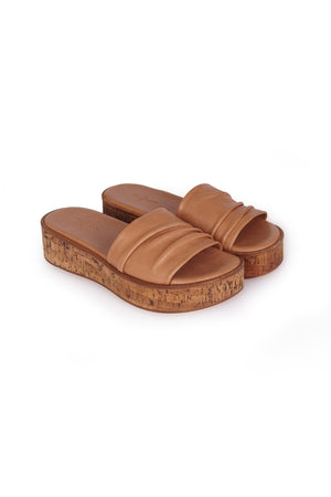 Beth, caramel flat sandal