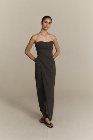 Brenna, vestido palabra de honor gris oscuro