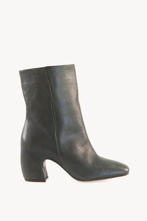 Camila, botín verde