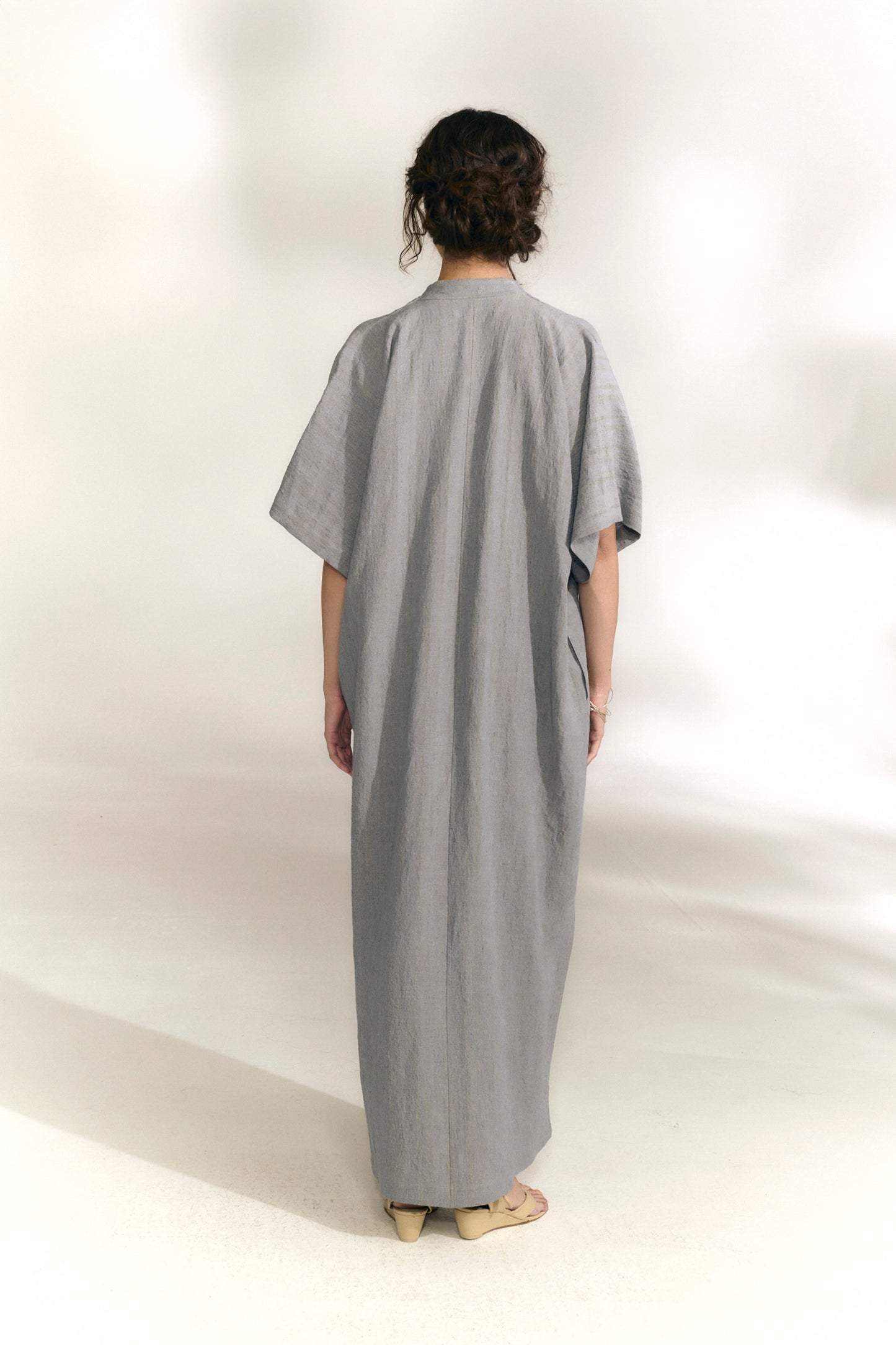 Camila, vestido a rayas de lino azul gris