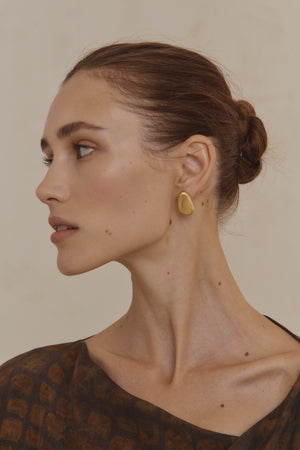 Mizar right, golden oval earring