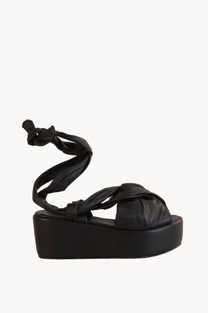 Cleo, sandalia plataforma en bluenero