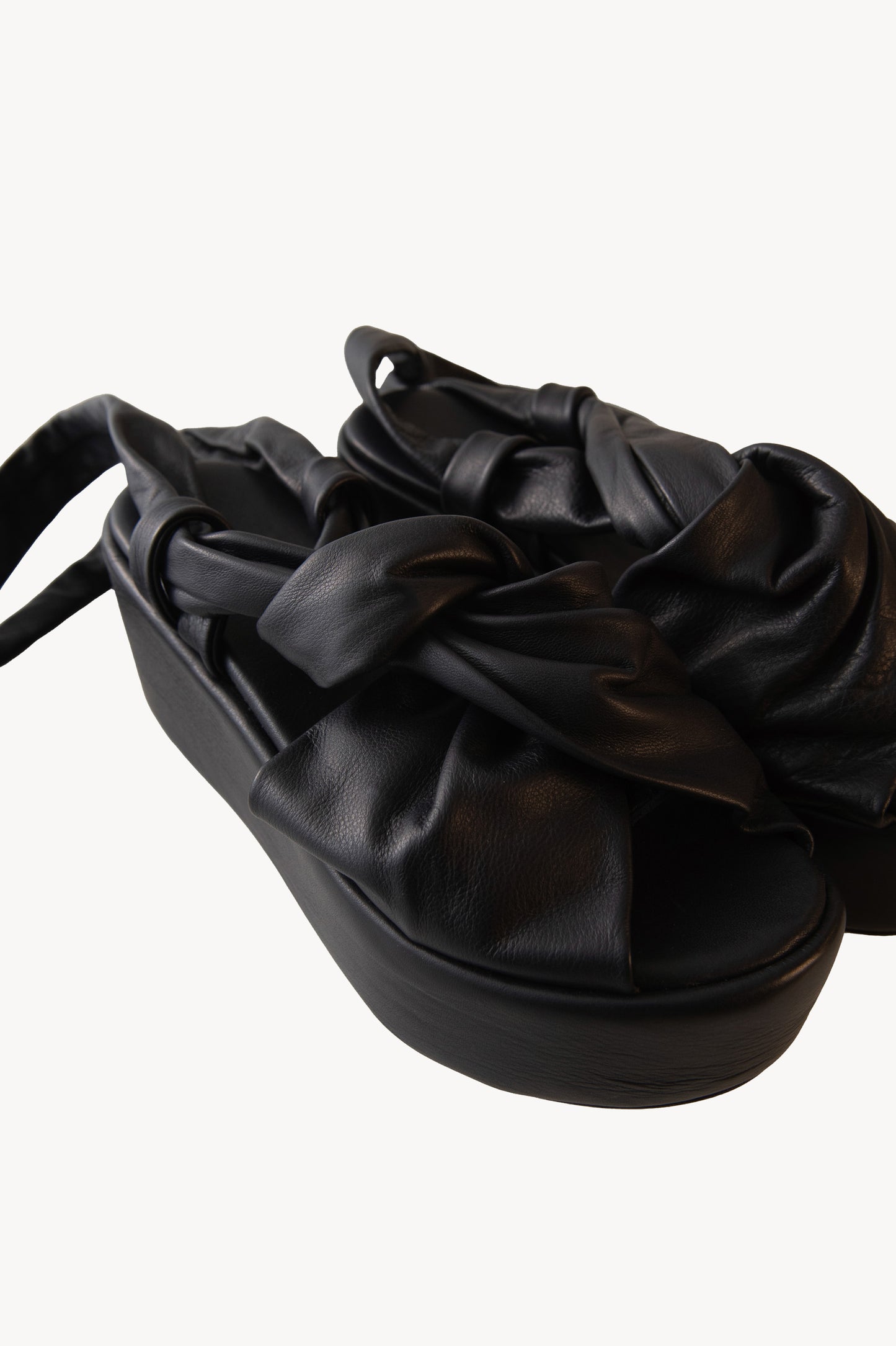 Cleo, sandalia plataforma en bluenero