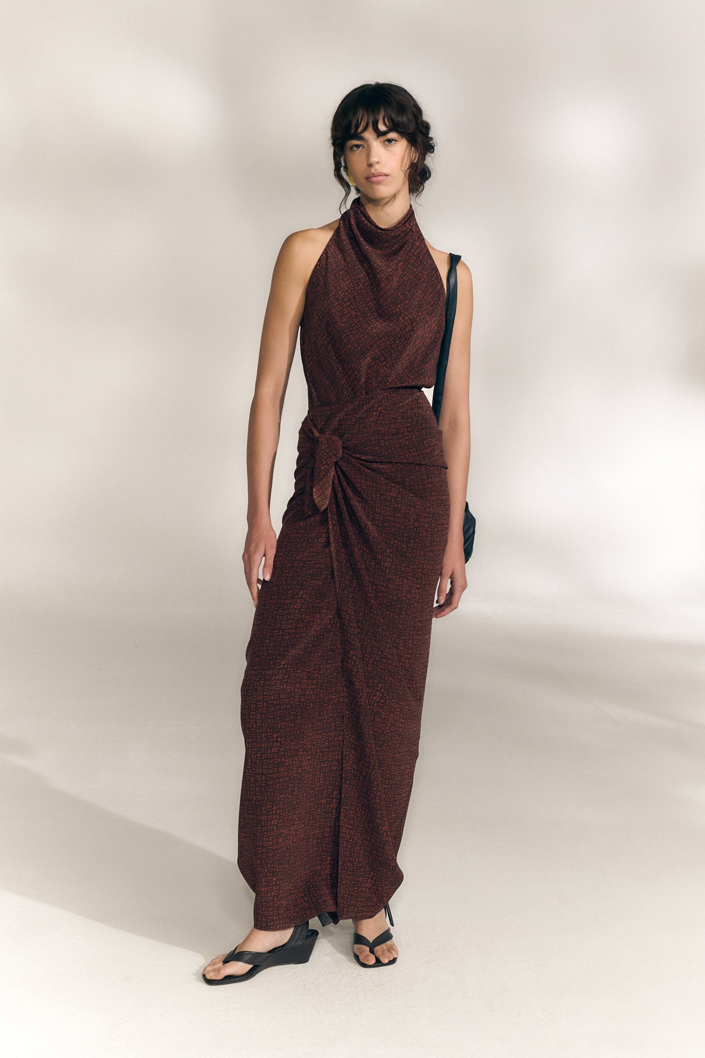 Corallo, vestido halter de seda kenta print