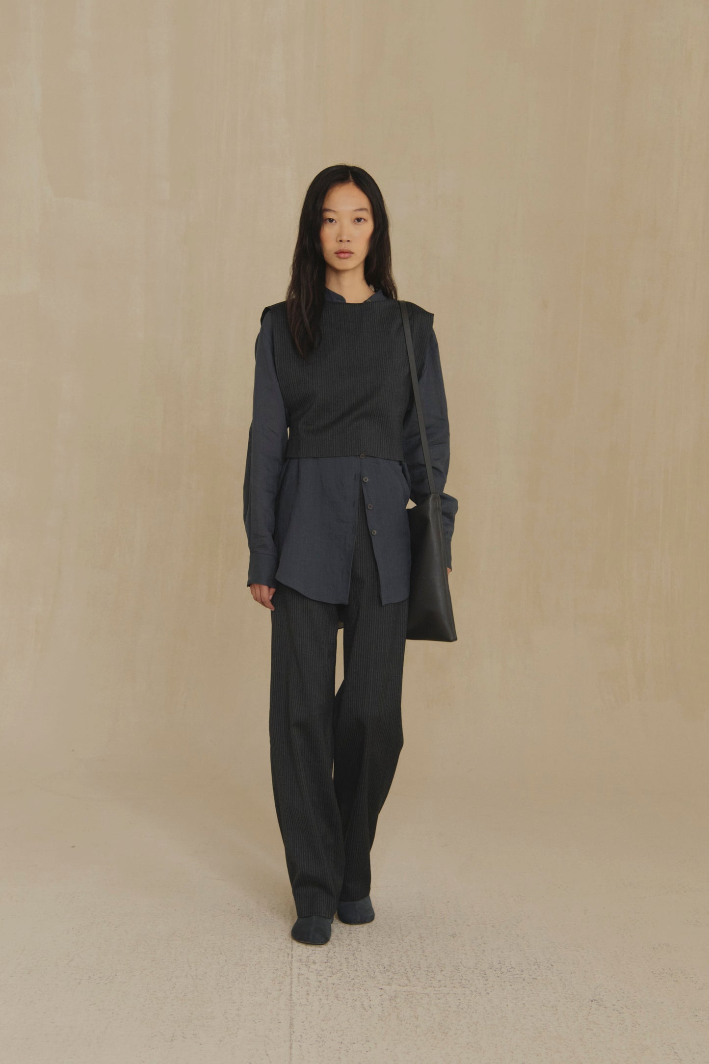 Devenir, pantalon a rayas jacquard azul y gris