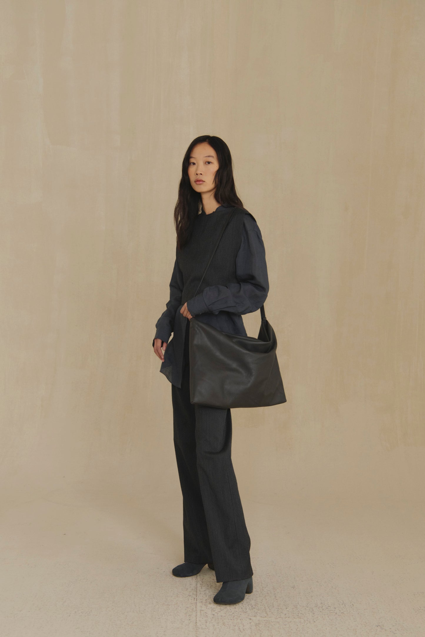 Amalia, dark grey leather bag