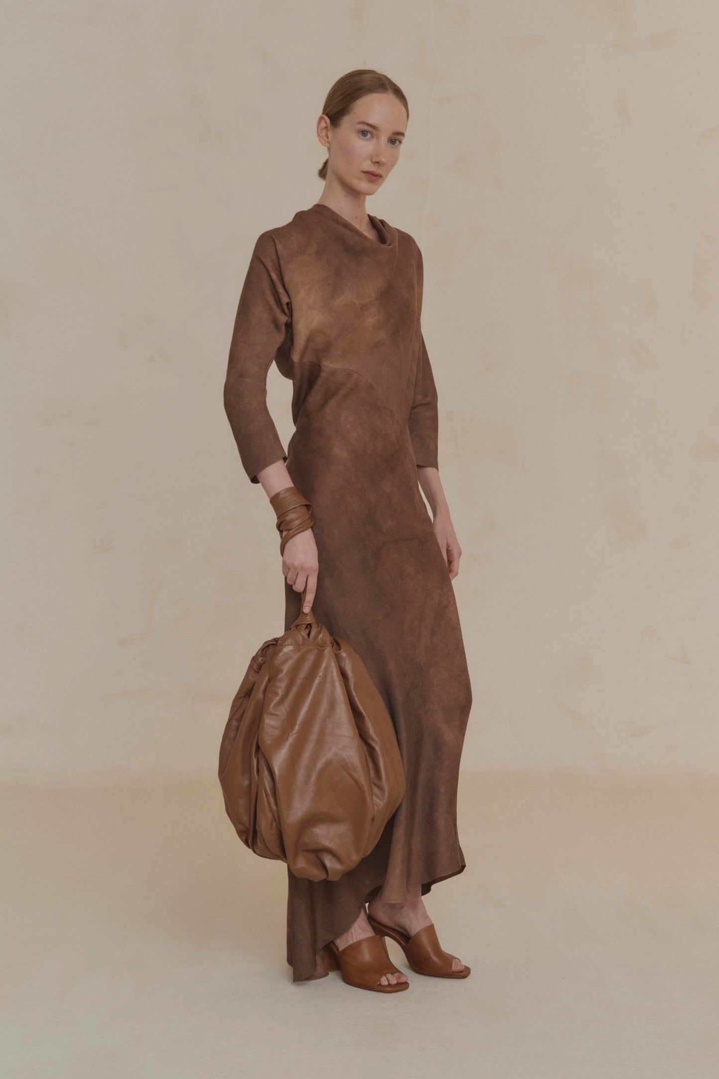 Sack L, bolso grande de cuero rojo lava