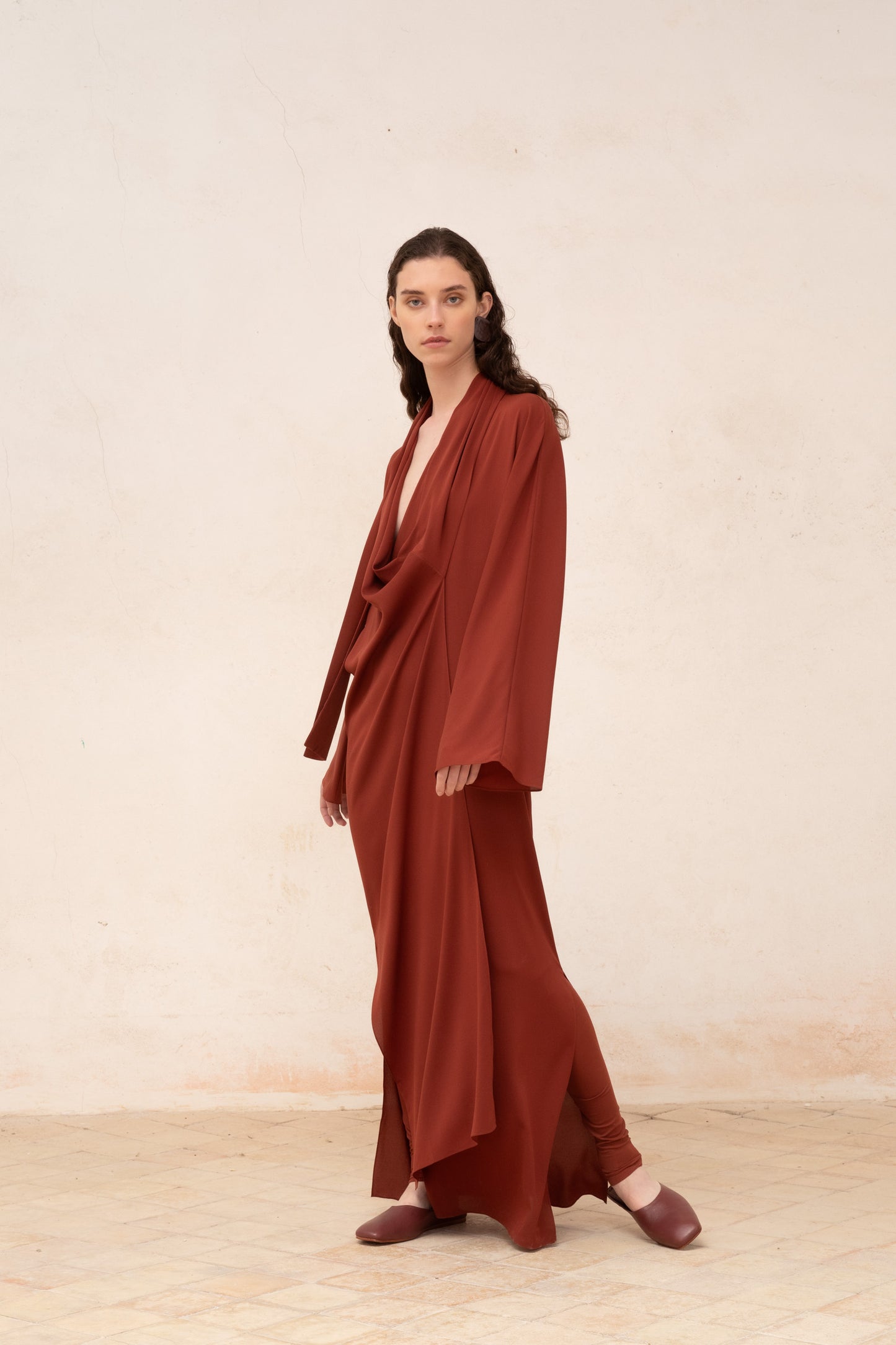 Edda, long dress in garnet stretch silk