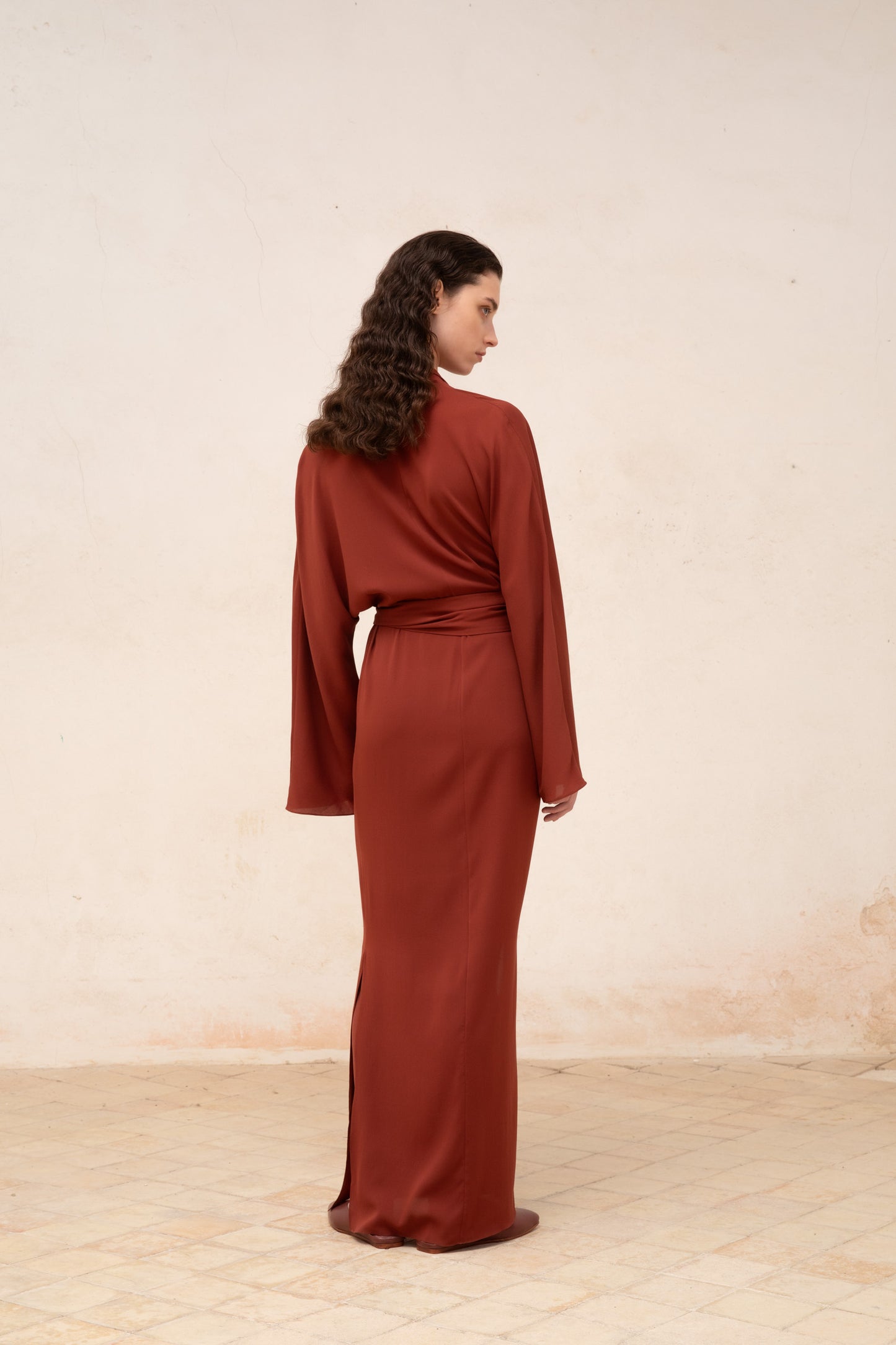 Edda, long dress in garnet stretch silk