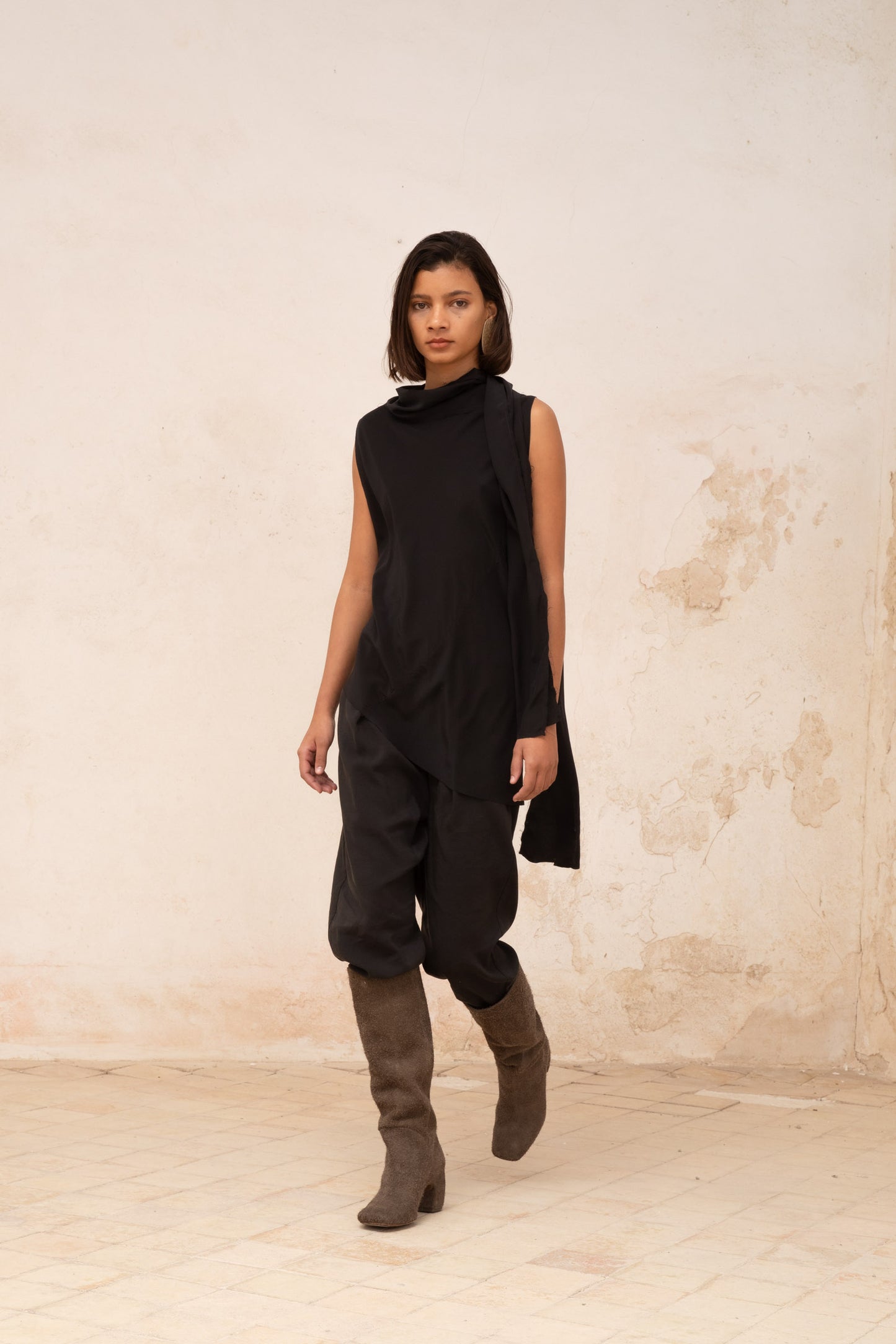 Ama, black linen and silk pants