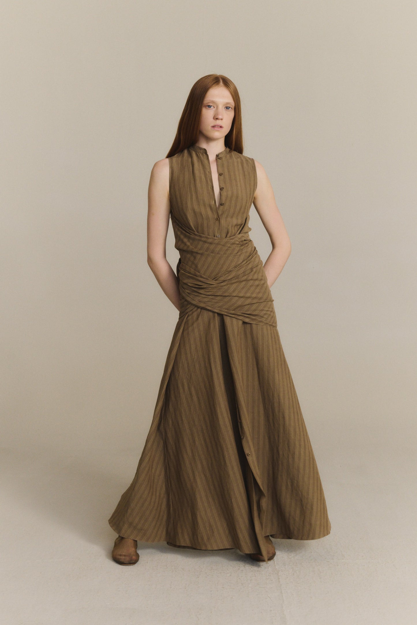 Edith, vestido de lino a rayas marron