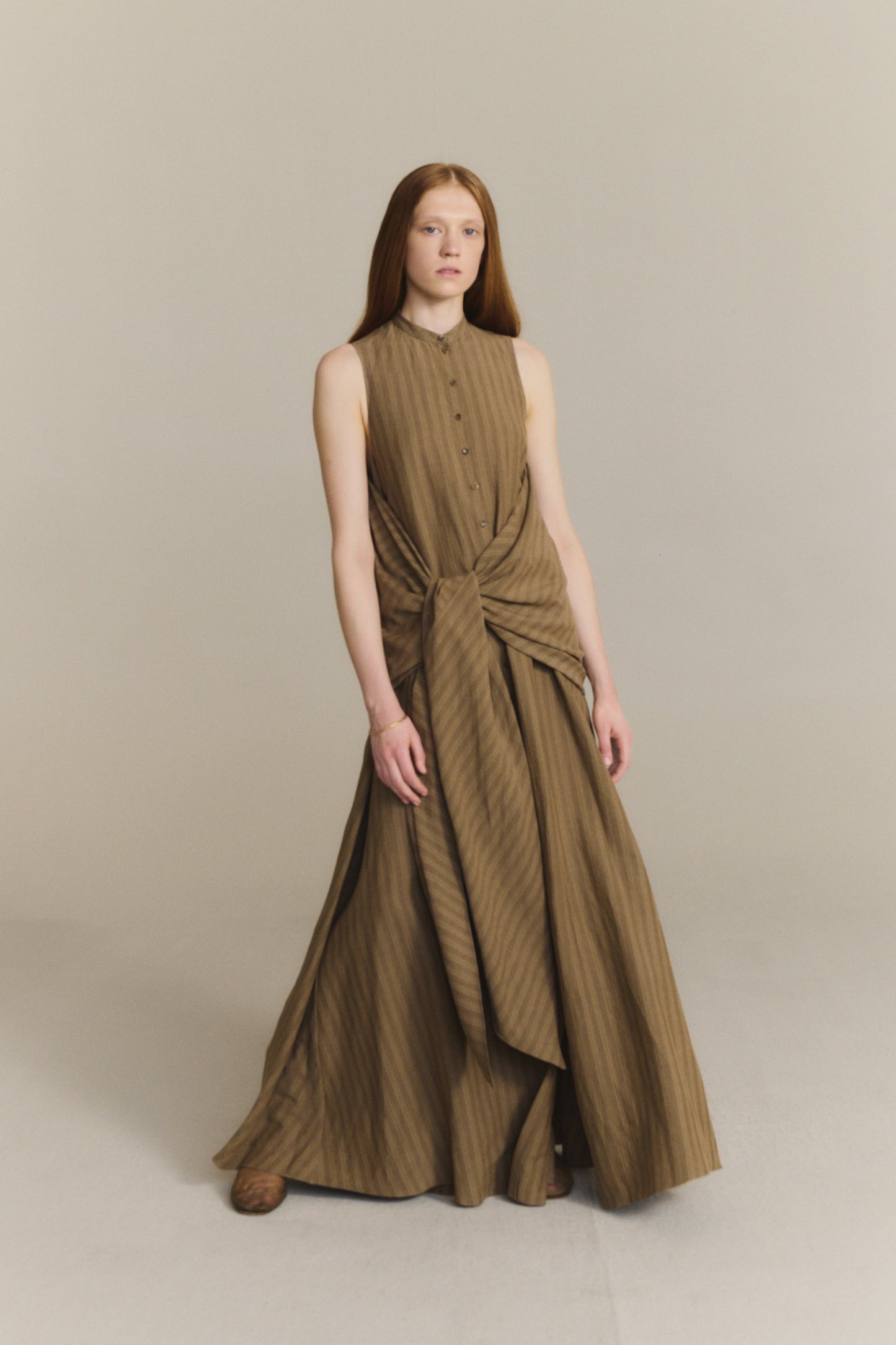 Edith, vestido de lino a rayas marron