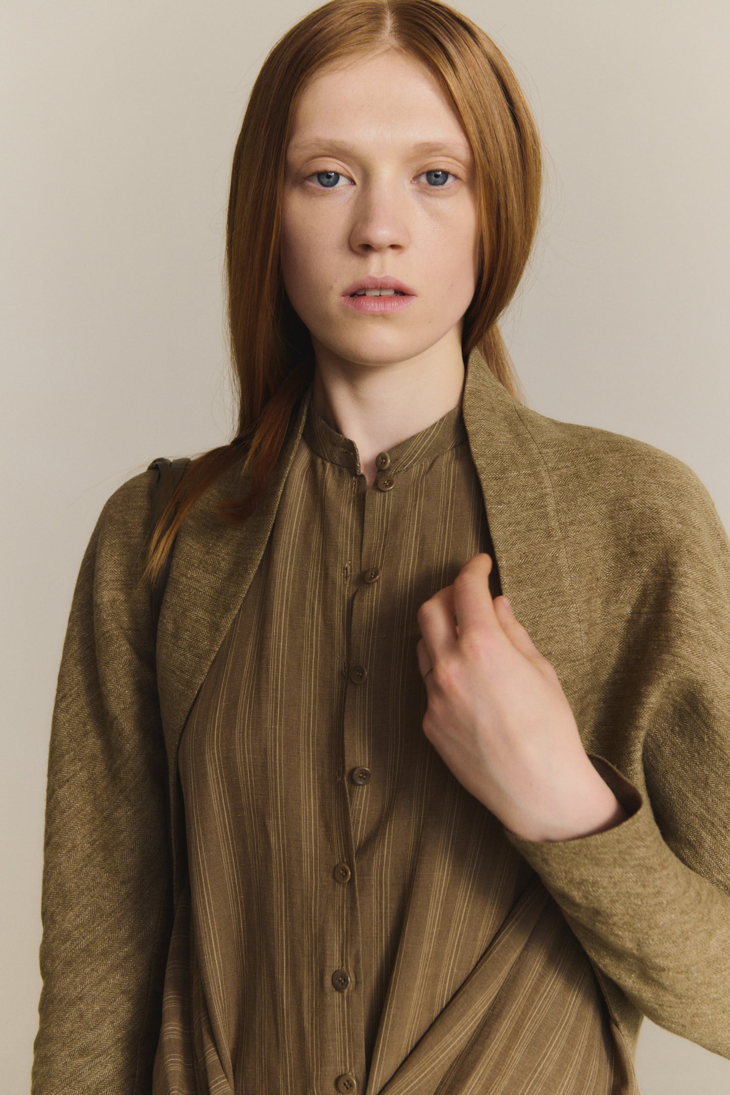 Tourmaline, chaqueta corta de lino jacquard kaki tostado