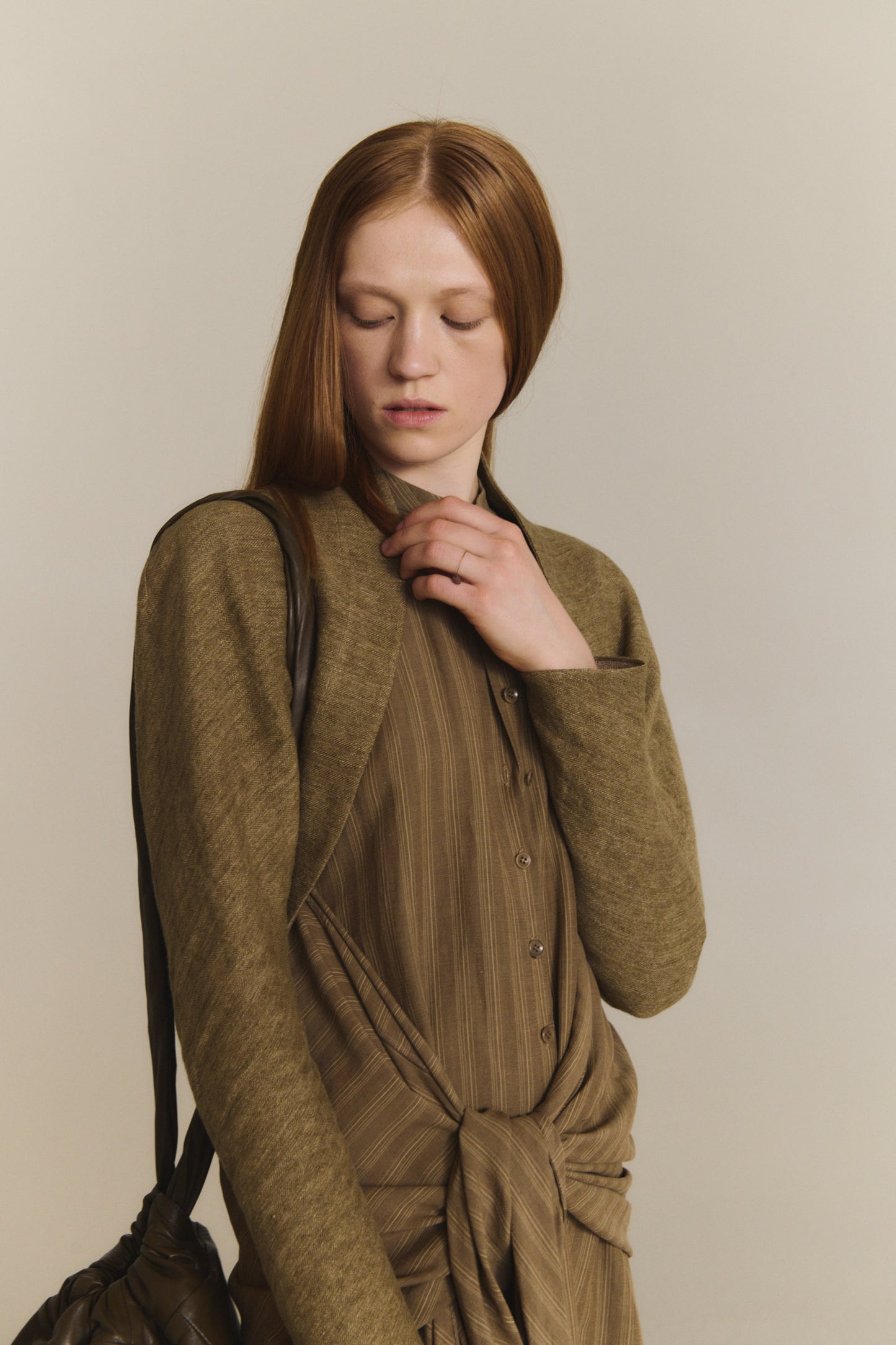 Tourmaline, chaqueta corta de lino jacquard kaki tostado