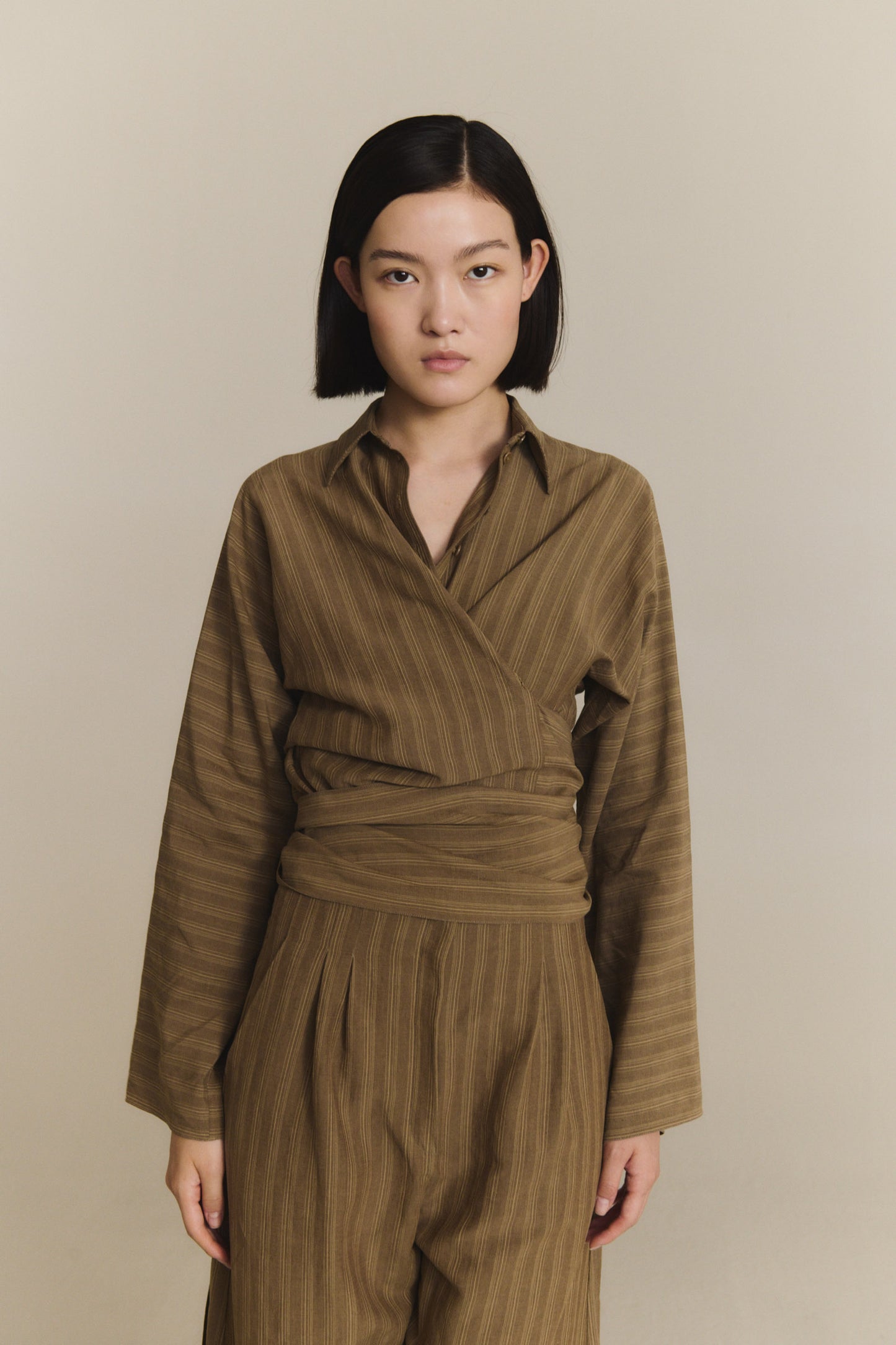 Edith, pantalon de lino a rayas marron