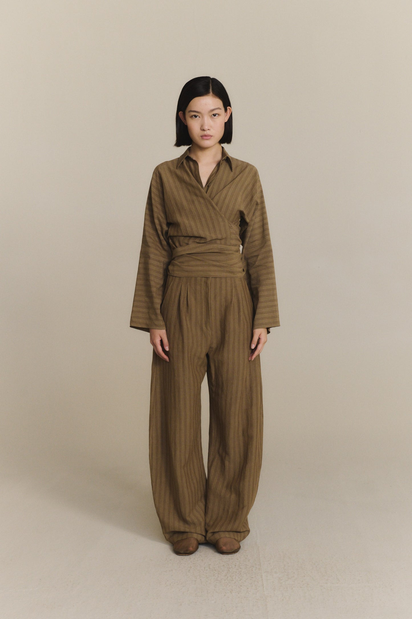 Edith, pantalon de lino a rayas marron