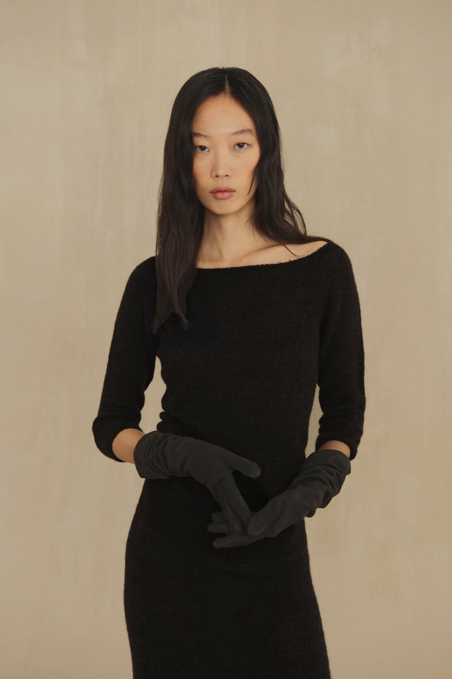 Eira, top de punto con cuello barco negro
