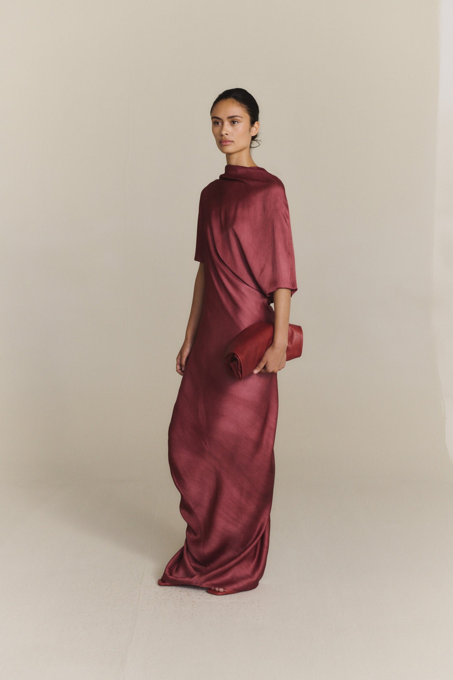 Elea, vestido largo carmesi maltinto