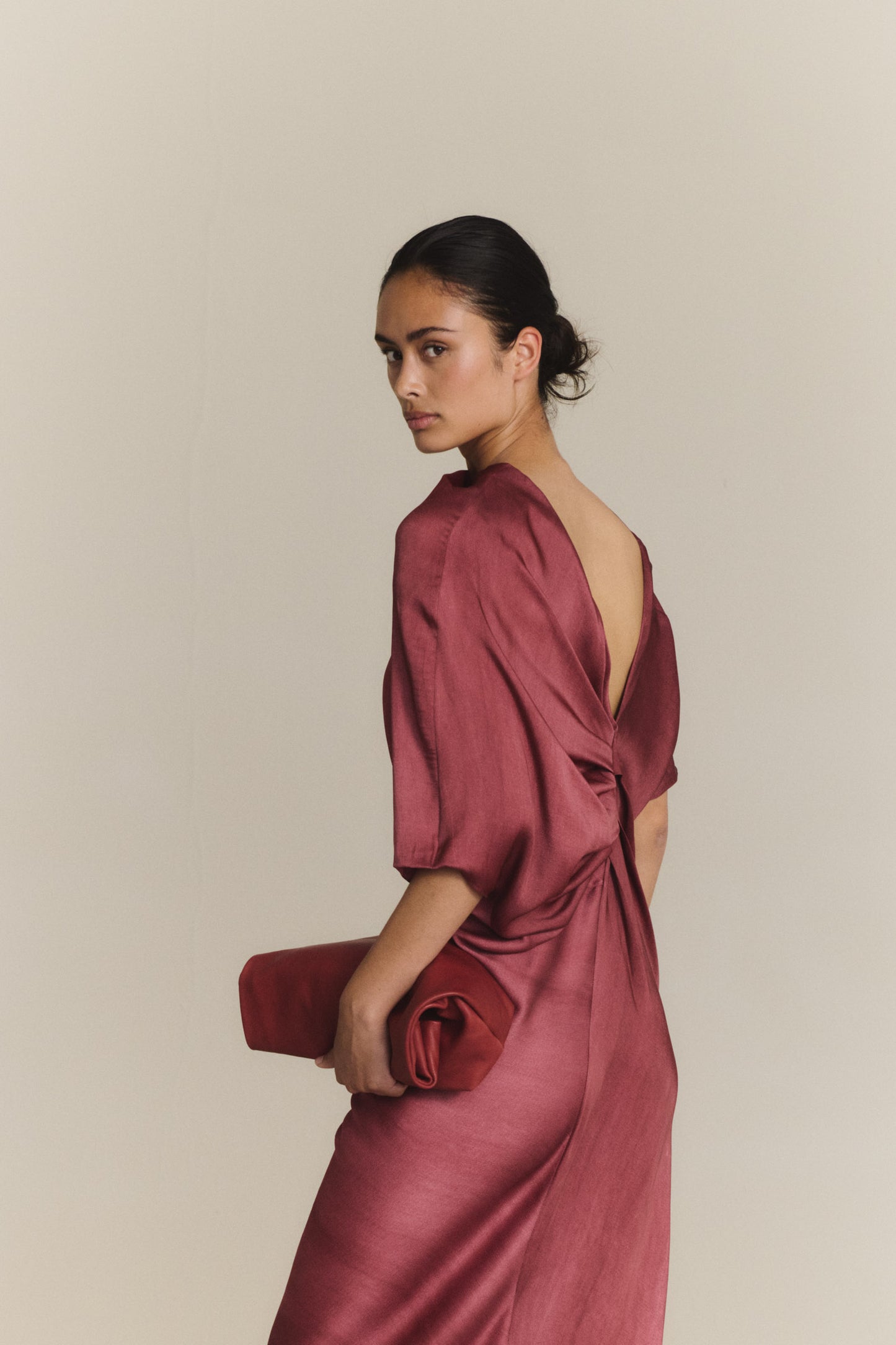 Elea, vestido largo carmesi maltinto